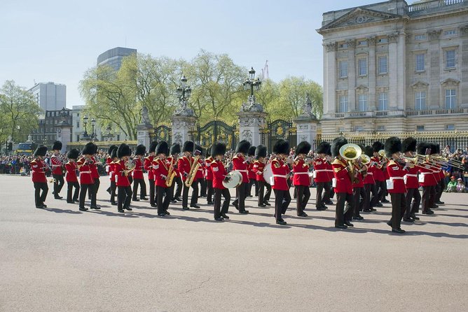 London Vintage Bus Tour Including River Thames Cruise with Optional Lunch - The Tower of London and a glimpse of the fortress