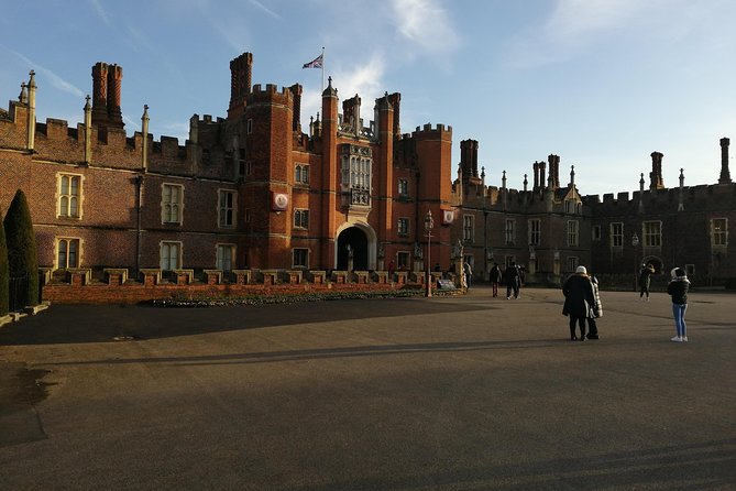 Luxury Private Day Hire London-London Stopover at Windsor & Hampton Court Palace - The 9 a.m. hotel pickup keeps the morning easy
