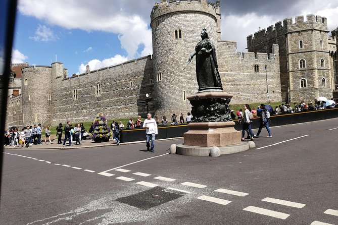 Luxury Private Day Hire London-London Stopover at Windsor & Hampton Court Palace - Windsor Castle from 10:10 a.m. to 1:10 p.m.