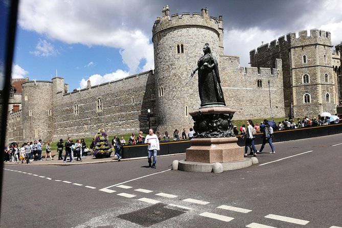 Luxury Private Vehicle Day Hire from & to London via Stonehenge & Windsor Castle - The road to Windsor and an afternoon in town