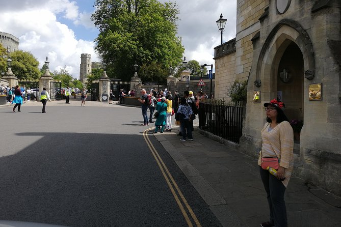 Luxury Private Vehicle Day Hire:London to London Stopover Windsor and its Castle - Practical details that can make the day easier