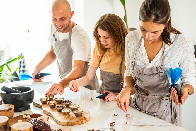 Make Your own Amazing Chocolate in Notting Hill - Making three custom 45g chocolate bars