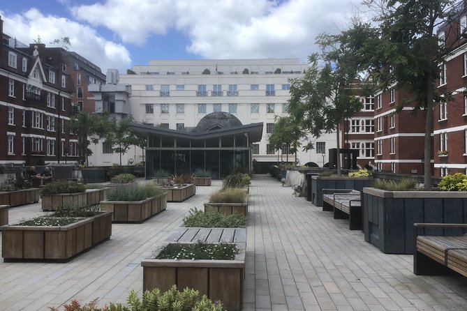 Mayfair and Belgravia Private Walking Tour - The Grenadier and Belgrave Square’s darker stories