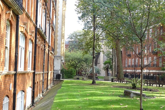 Mayfair, London's famous aristocratic village - Exclusive, Private Walking Tour - Bond Street, fashion, and the cost of a London address