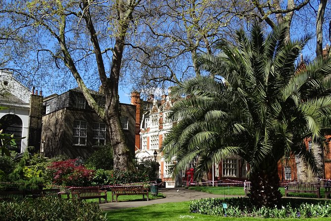Mayfair, London's famous aristocratic village - Exclusive, Private Walking Tour - Meeting Sandy at Piccadilly