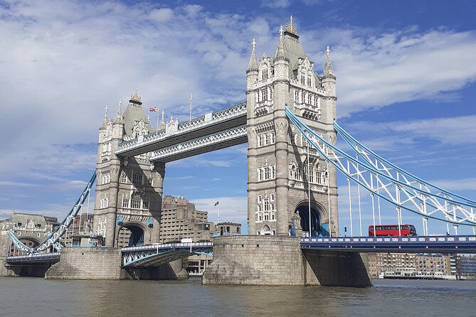 Medieval History Walking Tour from The Tower of London - London Bridge, fire, and the old food market