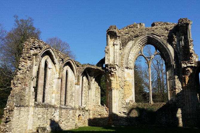 Minibus from Heathrow Airport to Southampton via Netley Abbey - Who gets the best value from the $192.68 price
