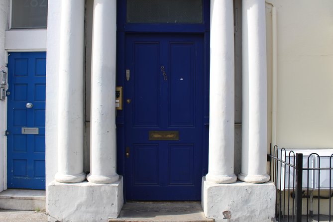 Notting Hill Tour - The Portobello Road Market stop