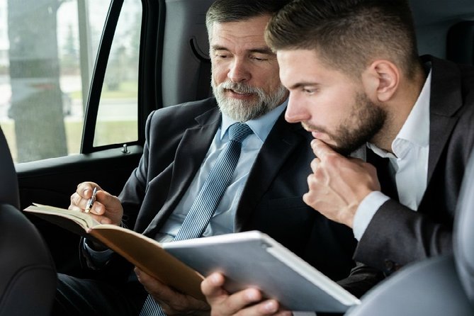 Nottinghamshire to London Heathrow Airport (LHR) Luxury Transfers - Flight monitoring and airport collections
