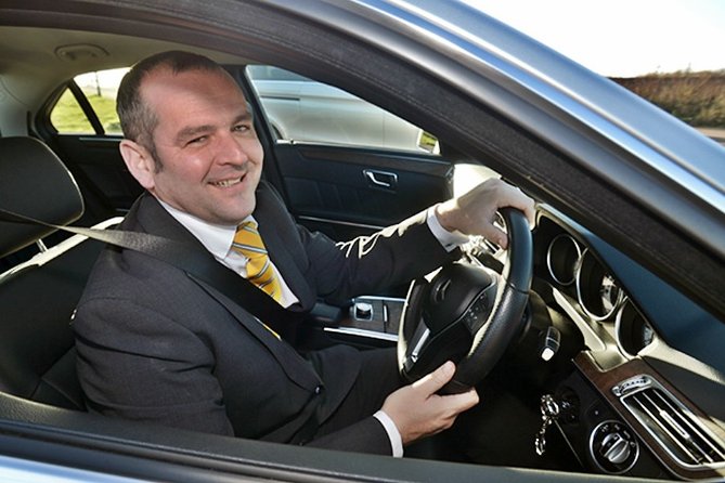 Nottinghamshire to London Heathrow Airport (LHR) Luxury Transfers - Who should book this transfer?