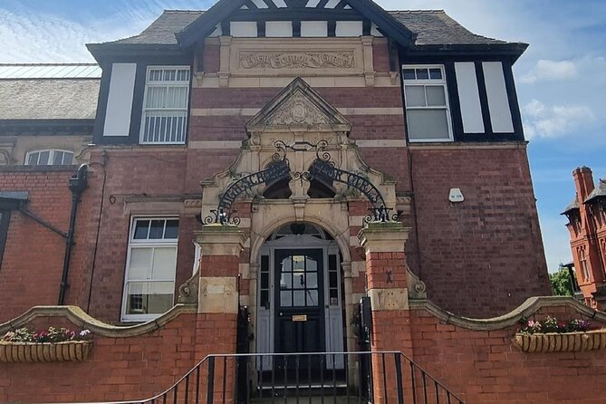 On the Origins of Charles Darwin: A Self-Guided Audio Tour of Shrewsbury - Tudor houses and the visual character of the town