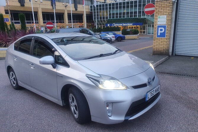 One Way Taxi Transfer from Gatwick Airport to Heathrow Airport - Finding the driver inside Gatwick