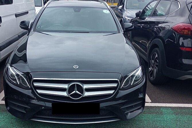 One Way Taxi Transfer from Heathrow Airport to London - Communication before and after landing