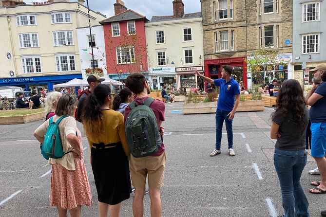 Oxford University Walking Tour by Alumni™ & Optional New College - Balliol and Trinity reveal Oxford’s personality