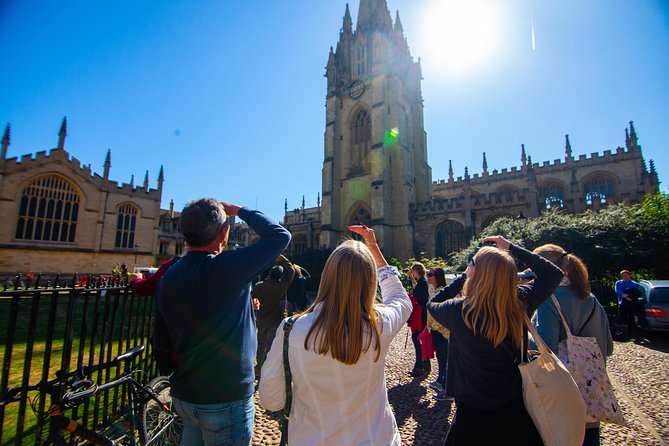 Oxford University Walking Tour With University Alumni Guide - The first ten minutes: Oxford University and Merton College