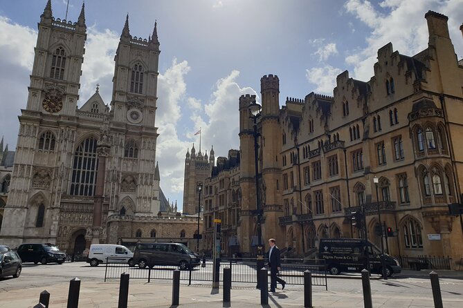 Palaces, Parliament & Power: A Walking Tour of London's Royal City - Why the small group matters on a busy route