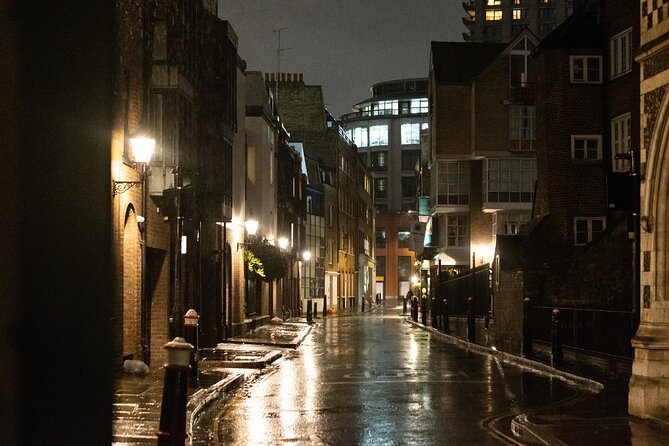 Paranormal ActivityTour in Old London - A traditional gin palace to end the night