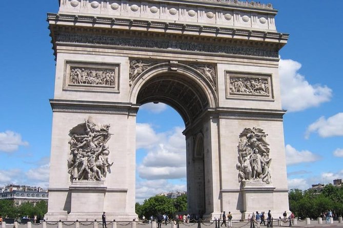Paris by Rail - Sightseeing Bus and Eiffel Tower Champagne Lunch - Sacré-Cœur and Montmartre