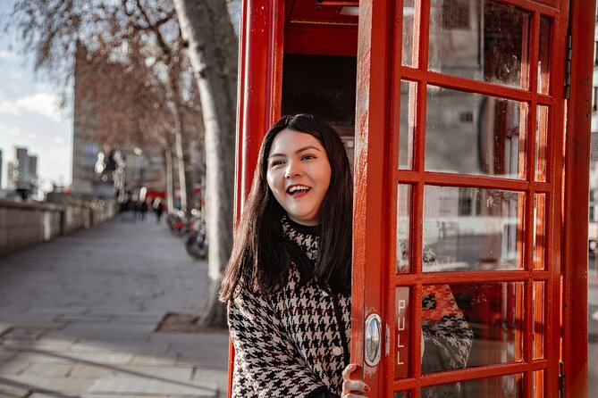 Photoshoot in London with Professional Photographer - From Rainy Streets to Christmas Lights