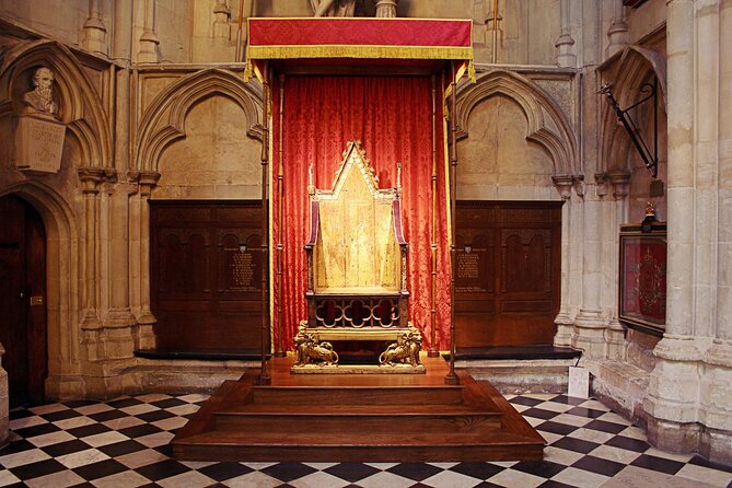 Priority Access Westminster Abbey Tour with a Professional Guide - What the guide adds to the visit