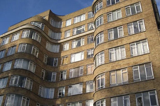 Private 3 hour Poirot Tour of London by Black Taxi - Florin Court and the Whitehaven Mansions moment