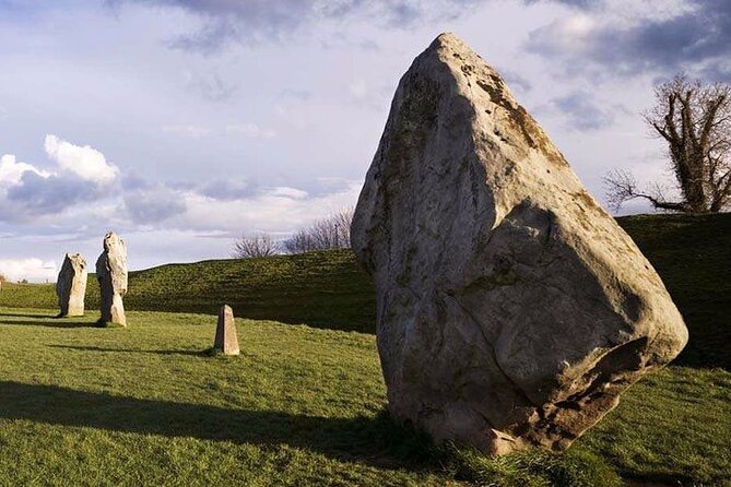 Private Archaeologist Guided Tour Stonehenge, Salisbury & Avebury - Alton Barnes White Horse and the road toward Avebury