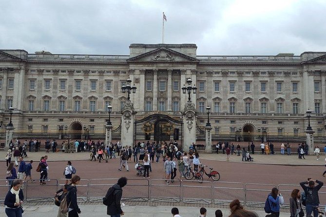 Private Arrival Transfer: Gatwick Airport to Central London - From Gatwick to your London address