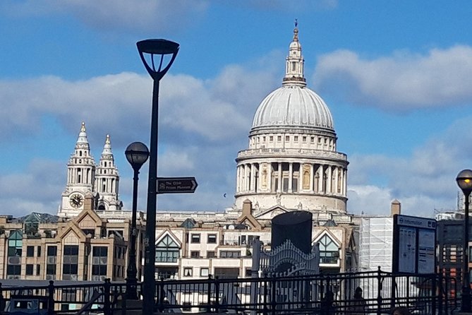 Private Arrival Transfer: Gatwick Airport to Central London - Picking the right airport waiting time
