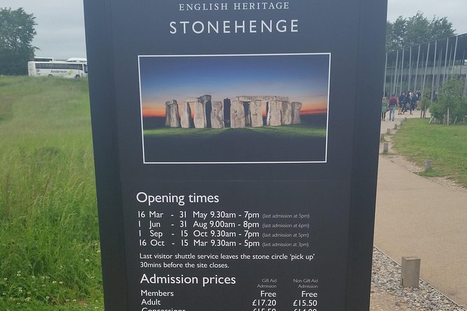 Private Arrival Transfer: Heathrow Airport to London with Stopover at Stonehenge - Settling Into the Mercedes V-Class