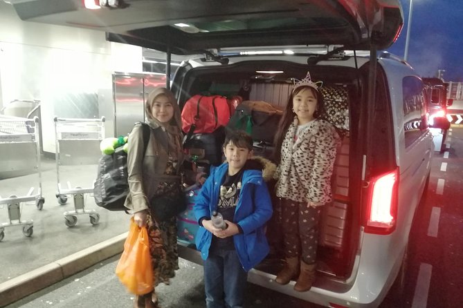 Private Arrival Transfer: Heathrow Airport to London with Stopover at Stonehenge - Weather, Fitness, and Family Practicalities