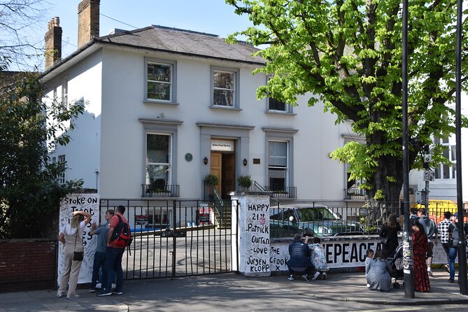 Private Beatles Taxi Tour of London - The BBC and the Asher family home