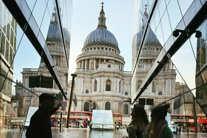 Private Black Cab Tour of London's Iconic Landmarks - The unexpected stops are often the best part