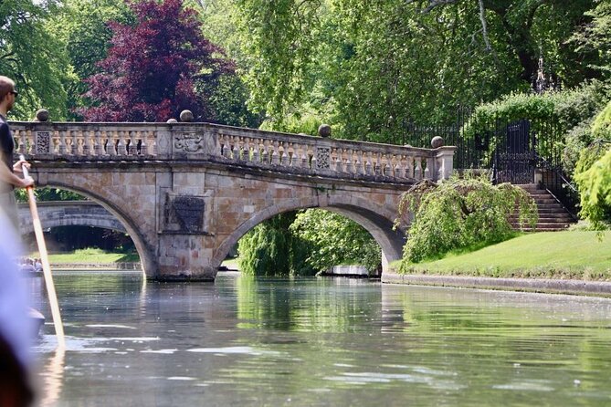 Private Cambridge Punting Tour - The college backs and the Bridge of Sighs