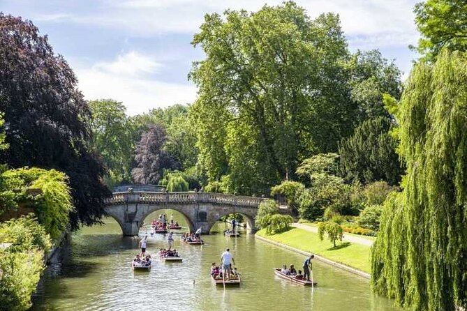 Private Cambridge Punting Tour - Queens’ College and the Mathematical Bridge