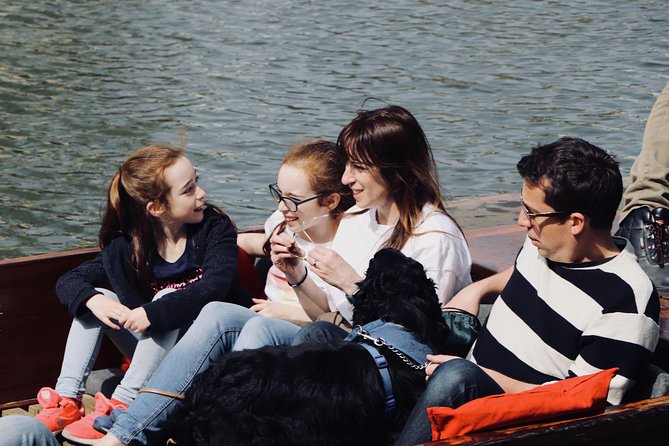 Private Chauffeur Punt Tour - Queens’ College and the Mathematical Bridge