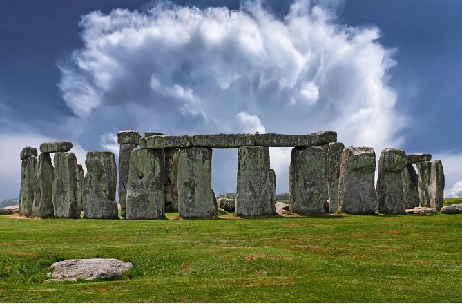 Private Chauffeured Minivan Tour of Stonehenge from London - The chauffeur service and group size