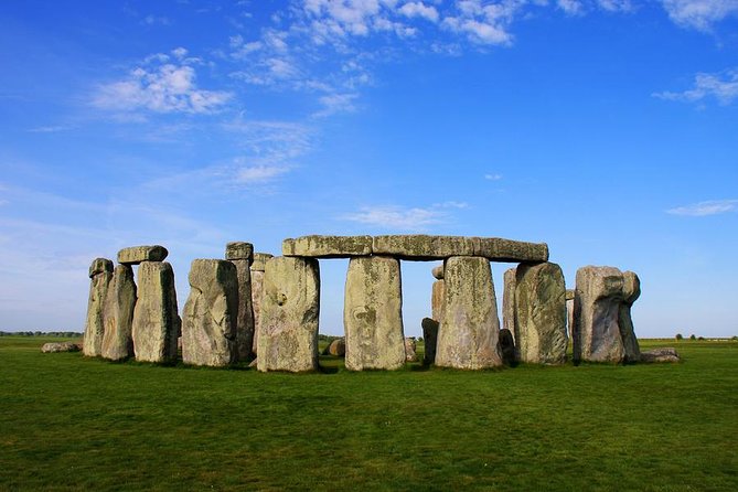 Private Chauffeured Minivan Tour of Stonehenge from London - What one hour at the stones really gives you