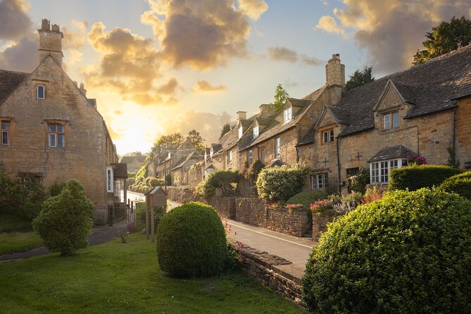 Private Cotswold Villages Day Tour see the beauty of the Villages - Burford starts the day with a proper Cotswold welcome