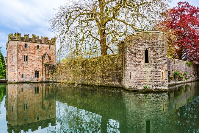 Private Day Tour from Bath to Glastonbury and Wells with Pickup - Lunch and the road into Glastonbury
