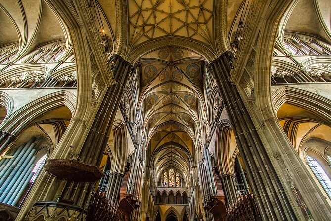 Private Day Tour from Bath to Stonehenge and Salisbury with Pickup - A pub lunch in central Salisbury