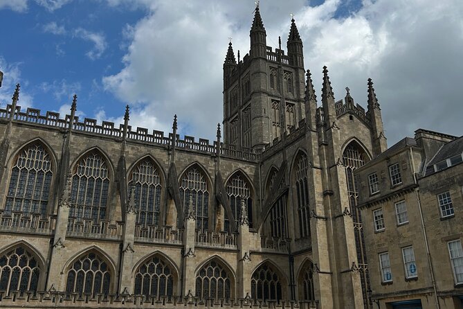 Private Day Tour to Stonehenge, Bath and The Cotswolds - The guides make the long day easier
