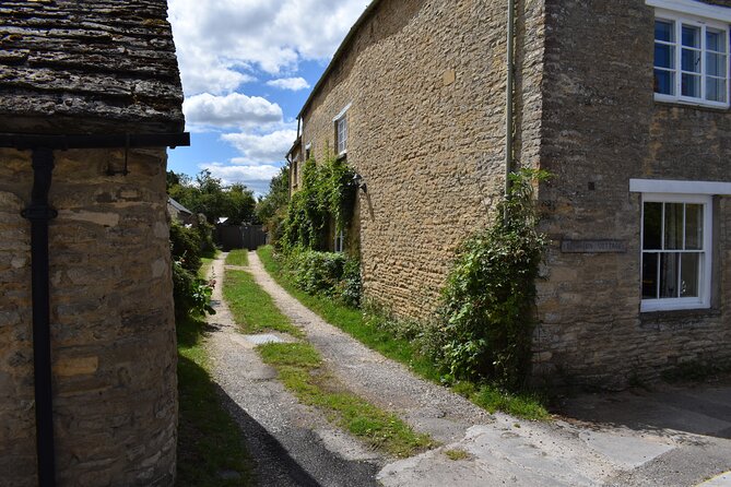 Private Downton Abbey Tour, including Bampton, Cogges Farm, and Highclere - A private black cab changes the pace