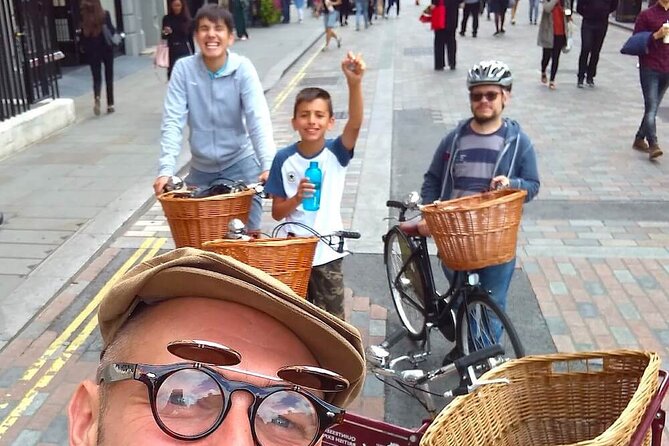 Private Family Bike Tour of London, fun for all ages! - Admiralty Arch and Trafalgar Square