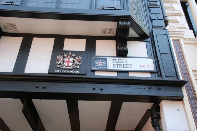 Private Group: Historical Pub Walking Tour of London - The wedding cake legend and St. Bride’s Church