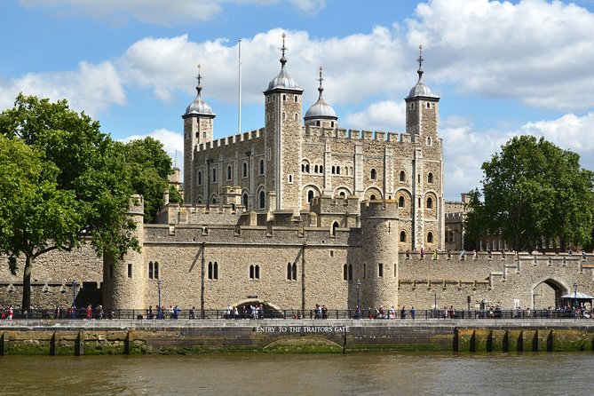 Private Guided London Highlights Walking Tour - St. James’s Palace and the Changing of the Guard