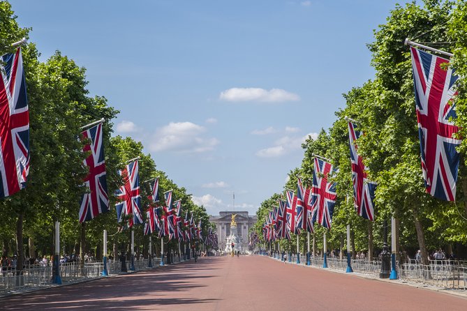 Private Guided London Highlights Walking Tour - Buckingham Palace: famous views, royal intrigue, and photo time