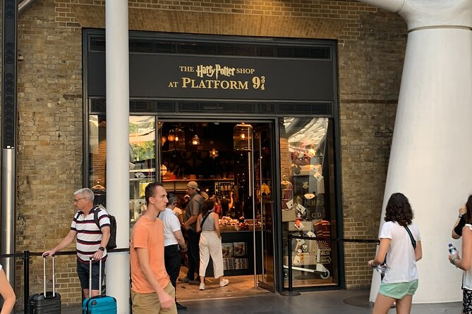 Private Guided Tour of Harry Potter Locations - English/ Italian - Leicester Square and the wizarding shopping streets