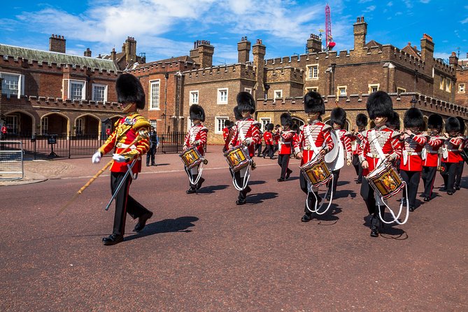 Private Guided Tour of Royal London - Trafalgar Square and the public face of empire