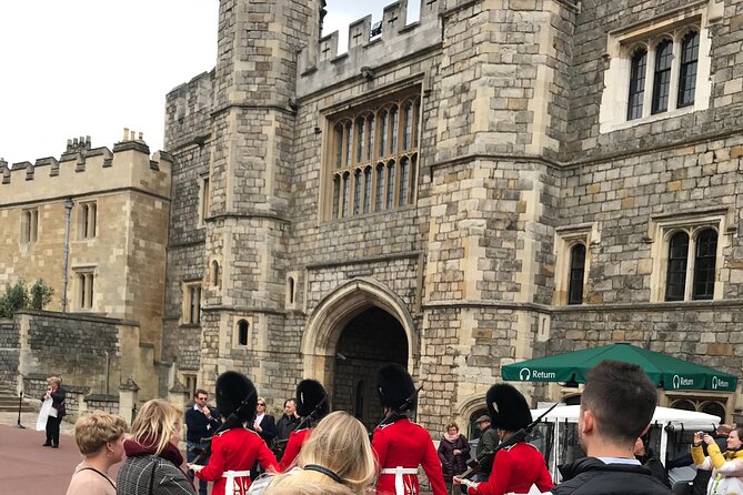 Private Guided Tour of Windsor Castle PLUS and History - A short Thames walk brings Windsor and Eton together