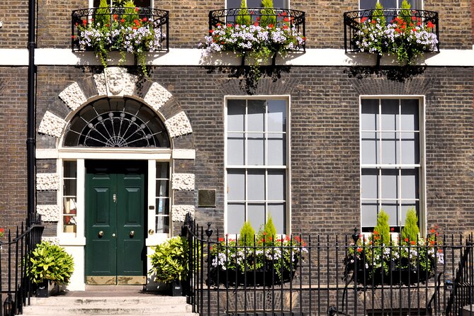 Private Guided Walking Tour of Bloomsbury, London - Tavistock Square and monuments to conflict